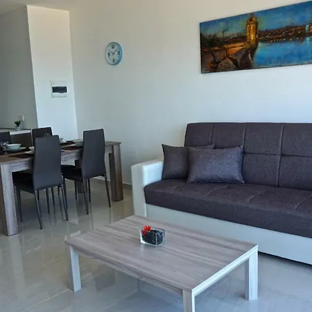 Seafront Apartment *